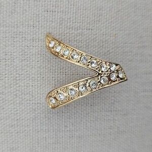 Initial 'V' Rhinestone Studded Brooch